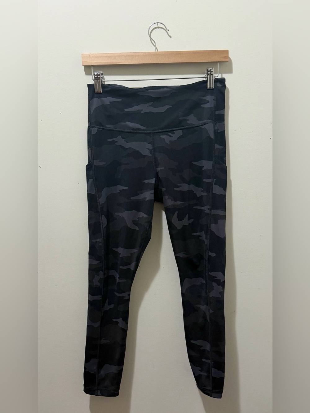 Athleta Ultimate Camo 7/8 Tight Leggings Black Gray Size Small Petite SP